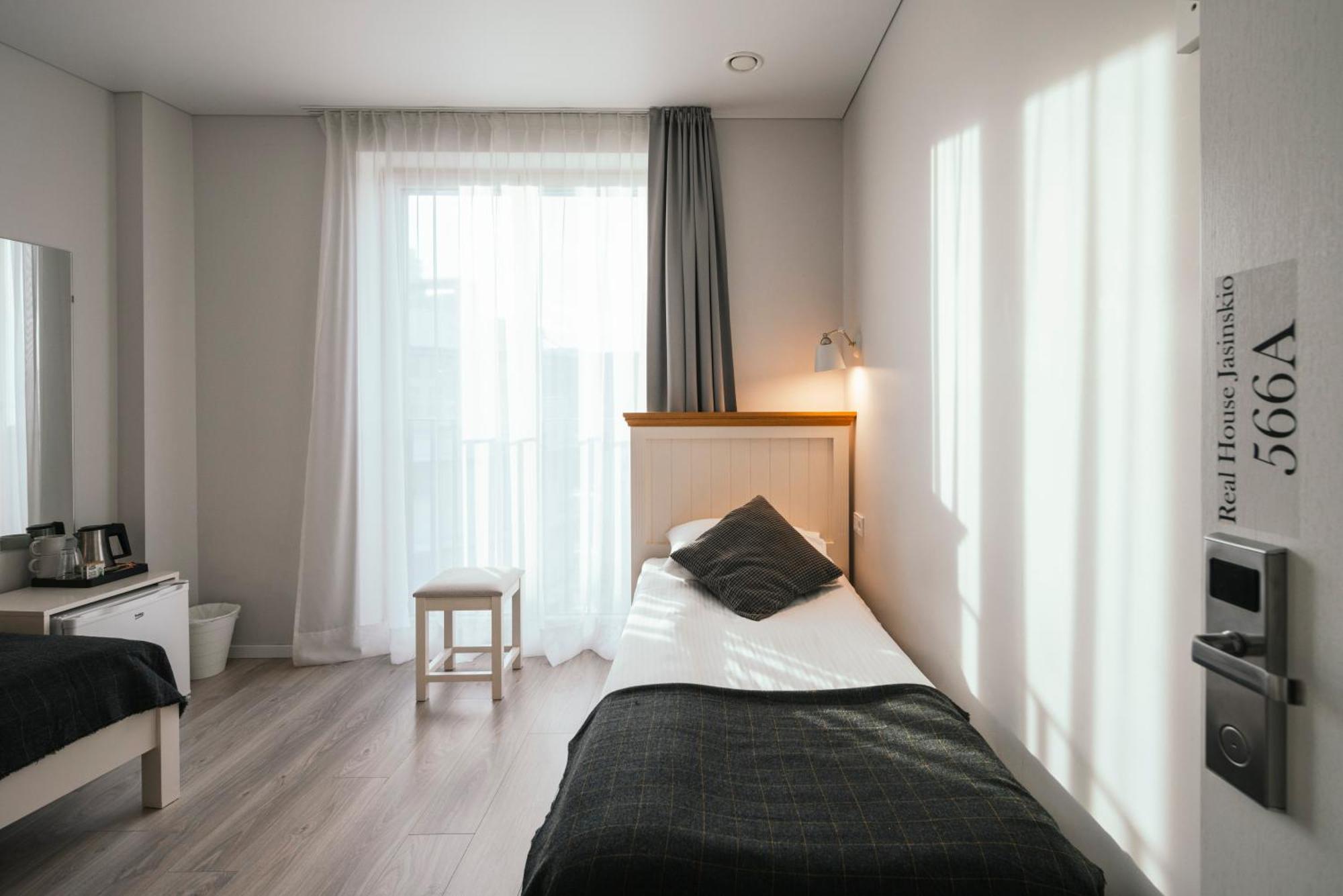 J14A I Rooms & Apartments Automated Self Check-In 维尔纽斯 客房 照片